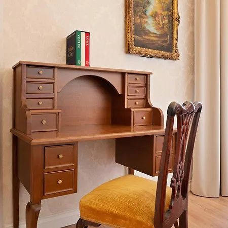 Pantheon Escape Apartment *